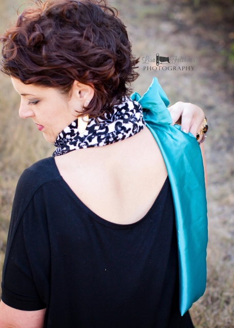 Free Neck Warmer Pattern for ladies. Download this easy to sew scarf pattern. It would make lovely gifts for Mother's Day, birthdays or Christmas. 